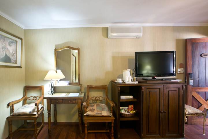 Room 3 of 80
