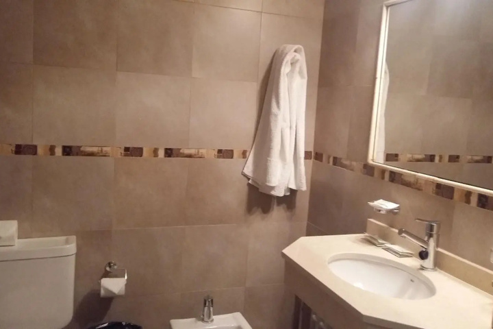 Room 4 of 9