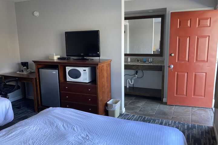 Room 32 of 61