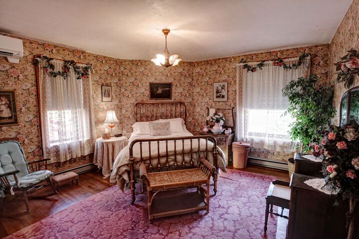 Room 2 of 95