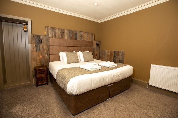Room 6 of 42