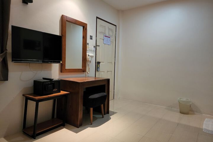 Room 8 of 86