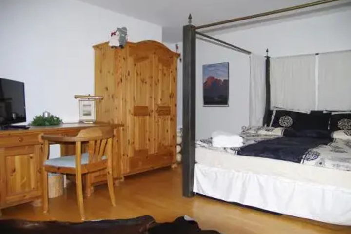 Room 11 of 12
