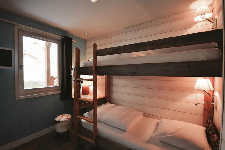 Room 4 of 13