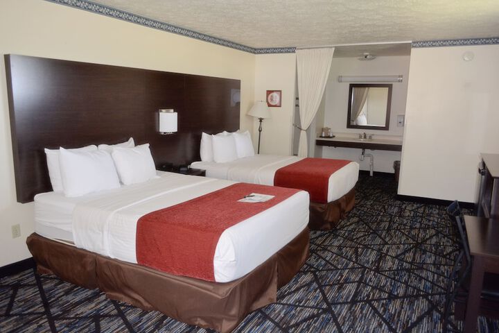 1 Queen Bed (10 of 11)