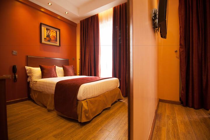 Room 8 of 71