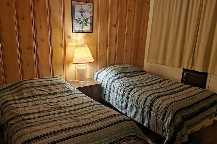 Room 33 of 80