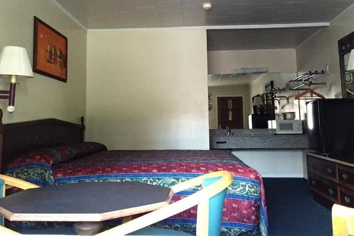 Room 11 of 37