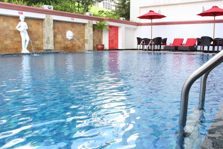 Pool Hotel
