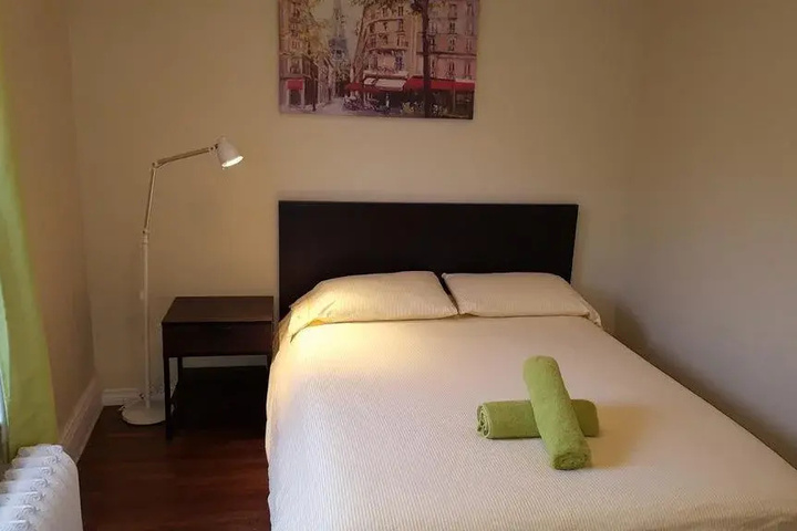 Room 10 of 28