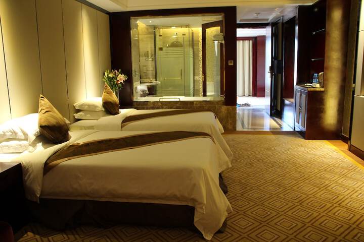 Room 6 of 46