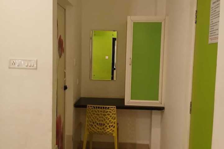 Room 7 of 8