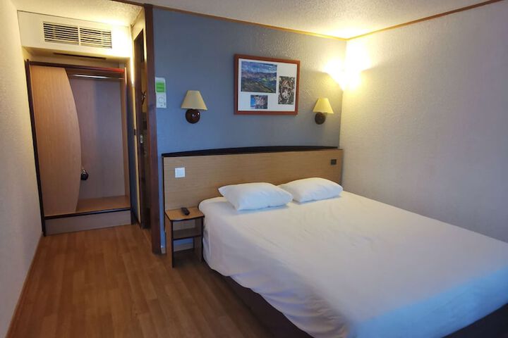 Room 8 of 39