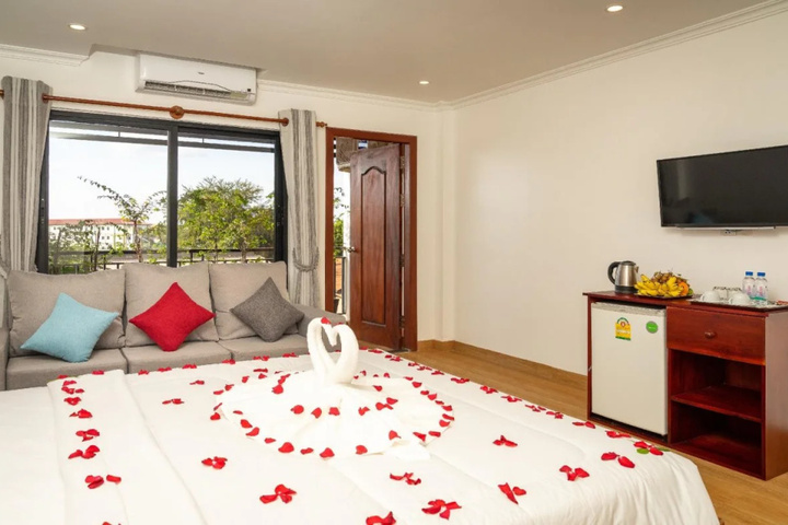 Room 2 of 10