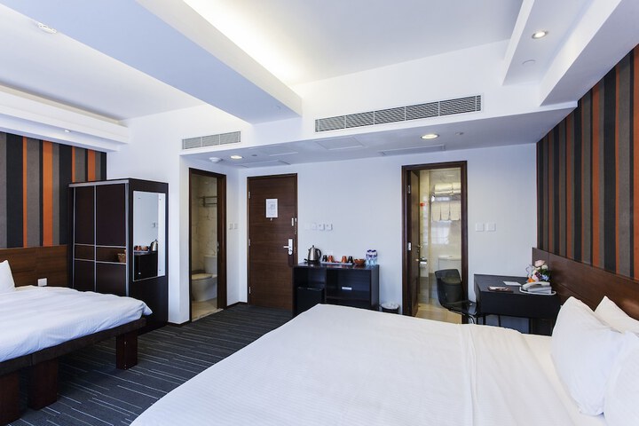 Room 25 of 58