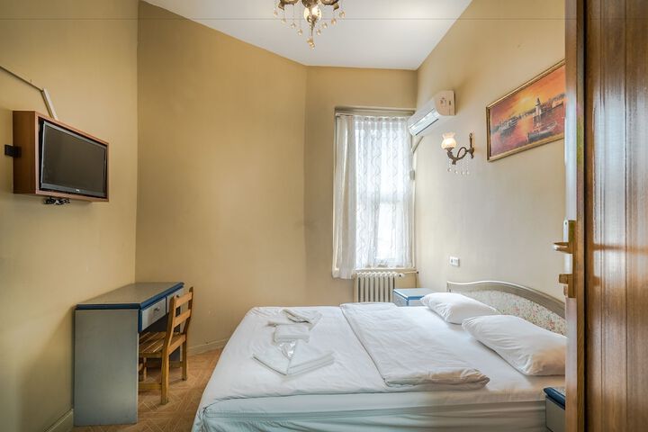 Room 17 of 40