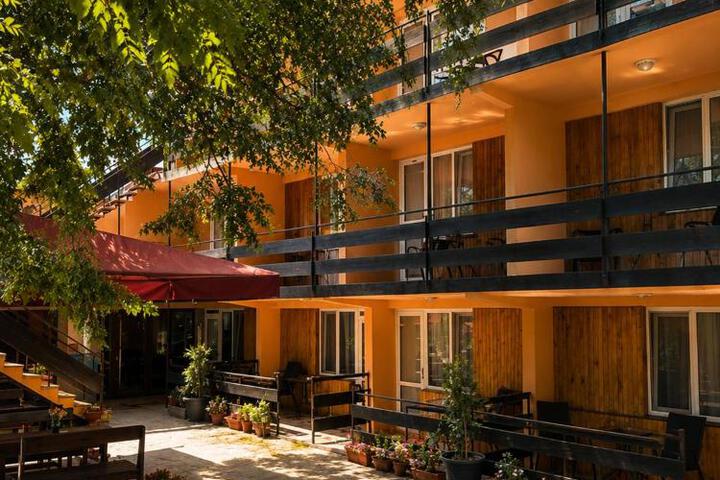 Family Hotel Yulian