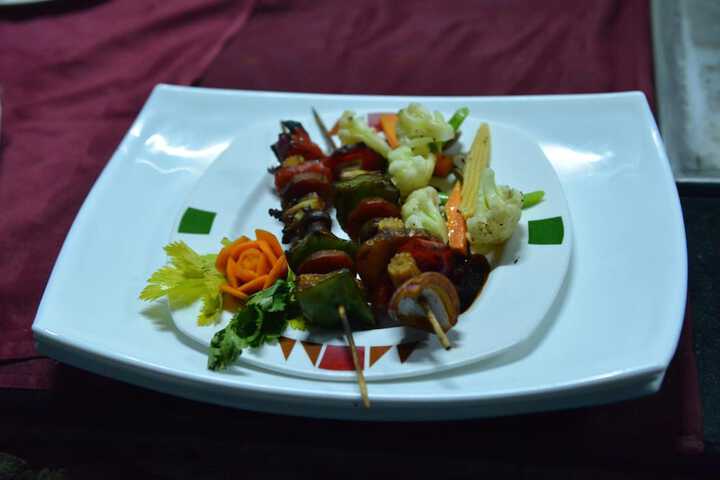 Dining 36 of 48