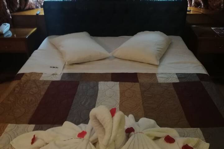 Room 28 of 141