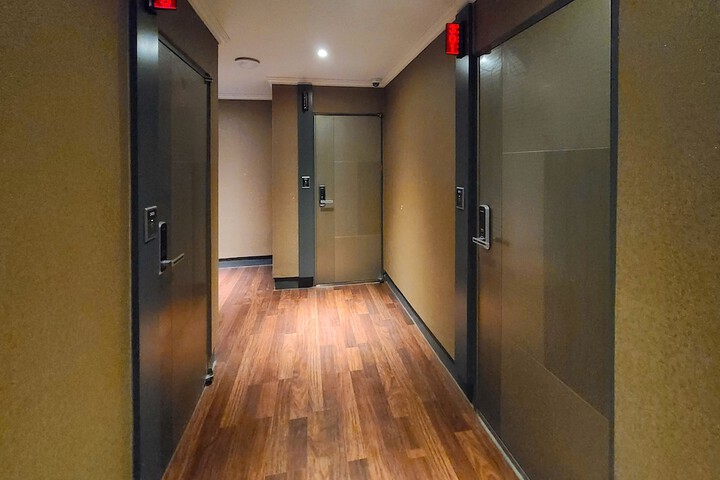 Ballroom/Hall 33 of 36