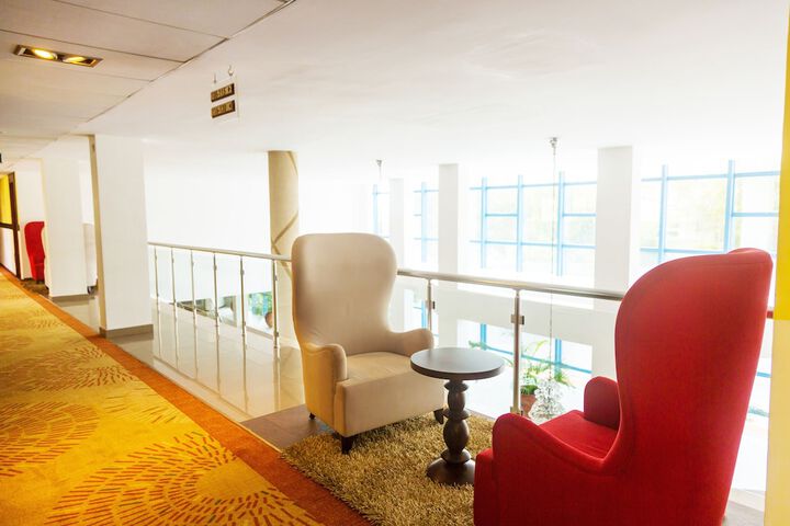 Entrance & Lobby