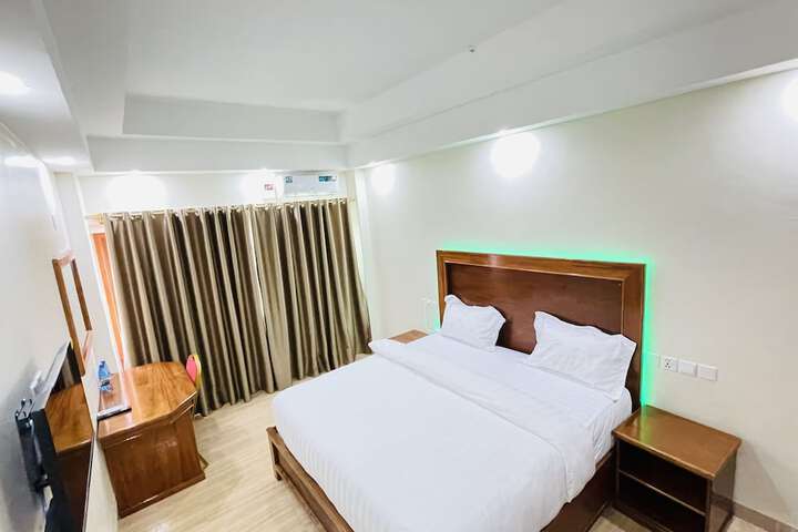 Room 4 of 38