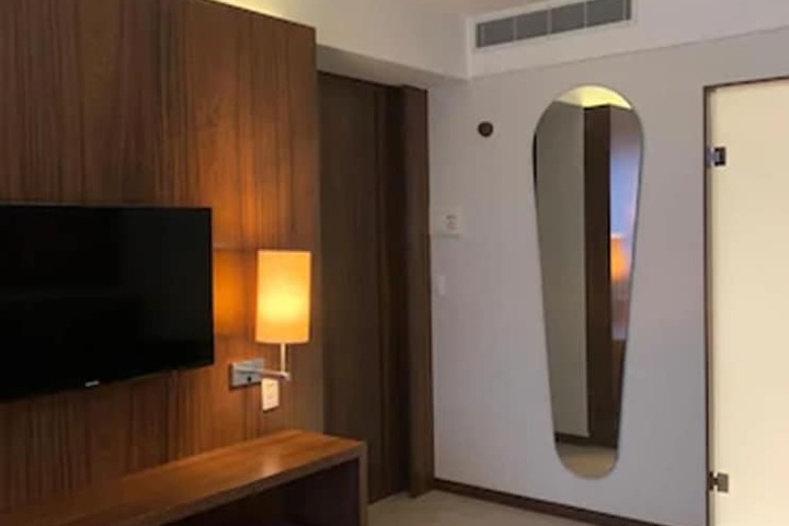 Room 15 of 124