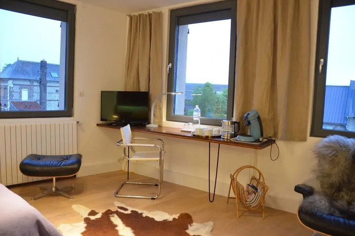 Room 5 of 16