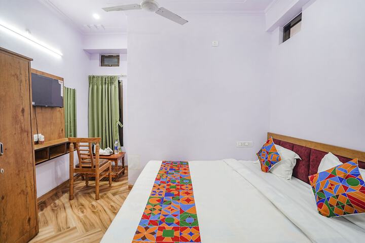 Room 17 of 28