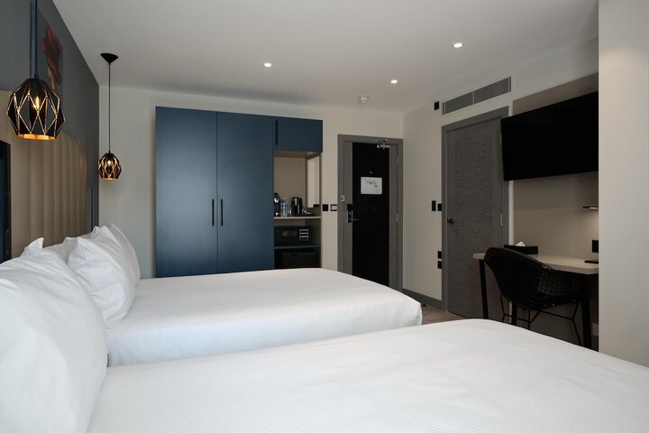 Room 15 of 42