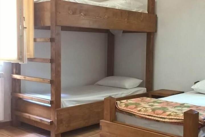 Room 33 of 38
