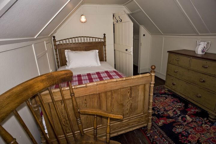Room 10 of 74