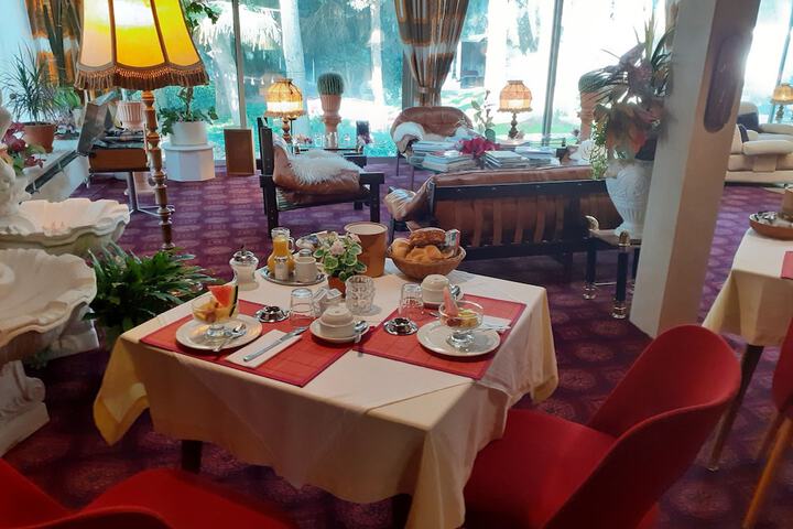Breakfast/Coffee Service 18 of 35