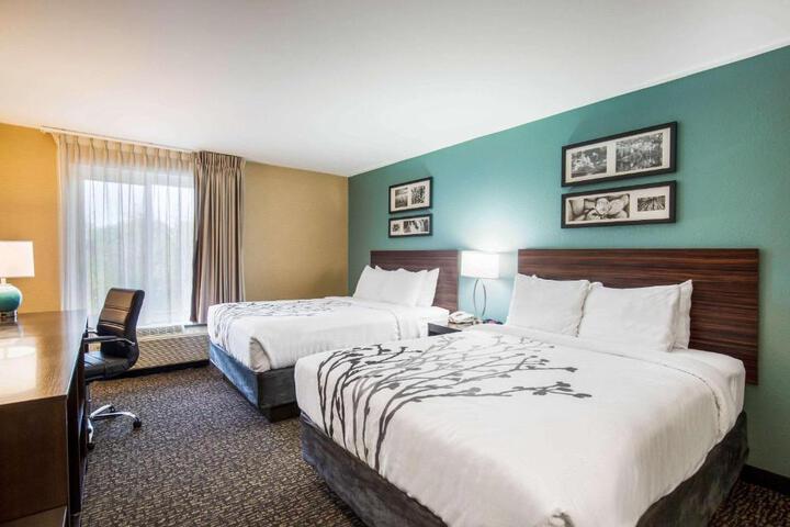 2 Queen Beds Accessible (2 of 10)