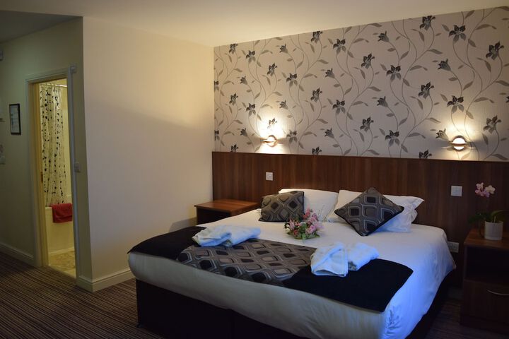 Room 10 of 33