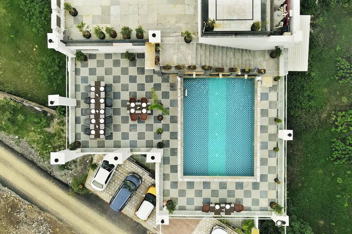 Hotel 52 of 54