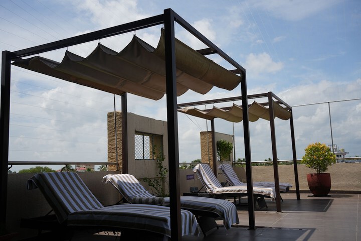 Hotel with Pool