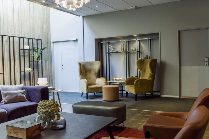 Guest Lobby