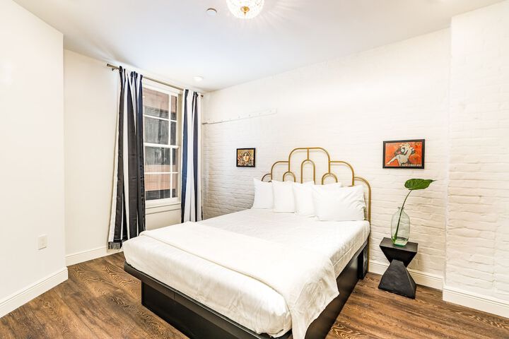 Room 21 of 182
