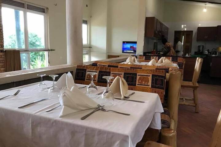 Dining 13 of 28