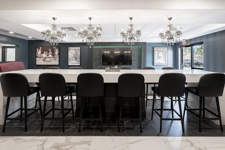 Lobby lounge