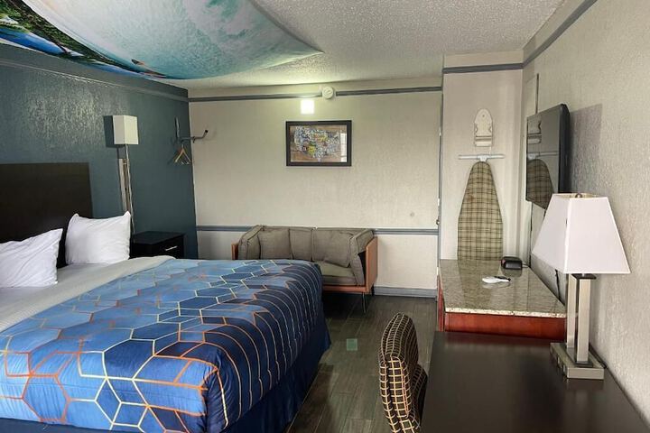 Room 3 of 10
