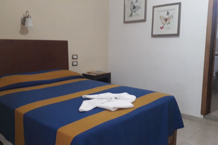 Room 18 of 142