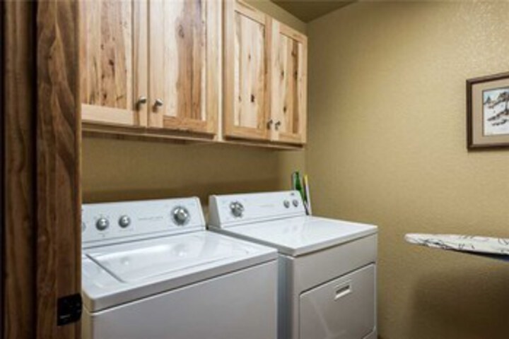 Laundry 22 of 45