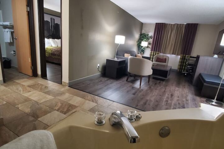 1 King Bed (3 of 16)