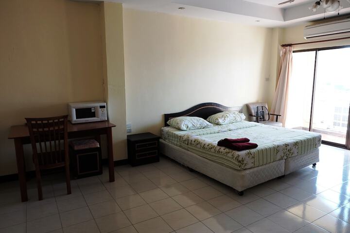Room 7 of 18