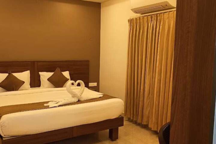 Room 4 of 12