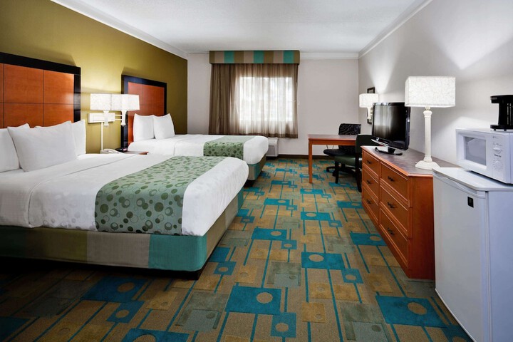 2 Double Beds (3 of 13)