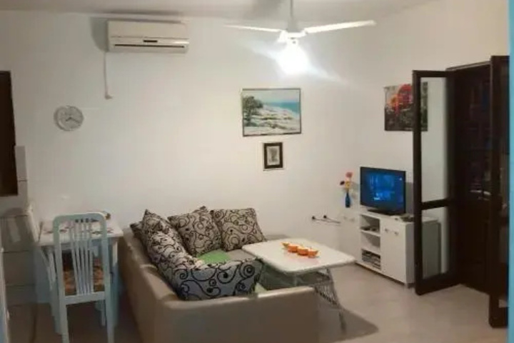 Room 5 of 10