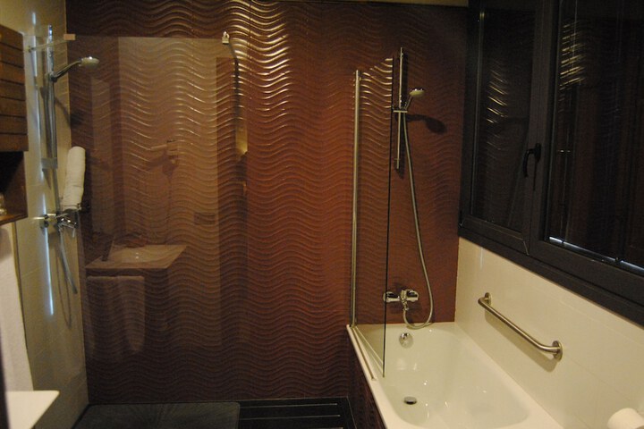 Room 49 of 76